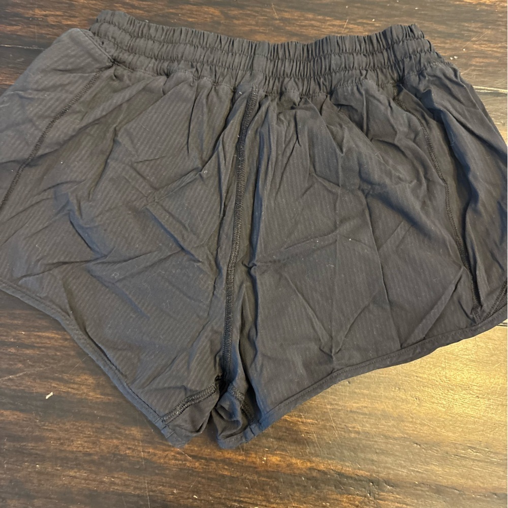 Lululemon Hotty Hot High-Rise Short 4" - Hyper Black - Size 2 - Picture 5 of 6